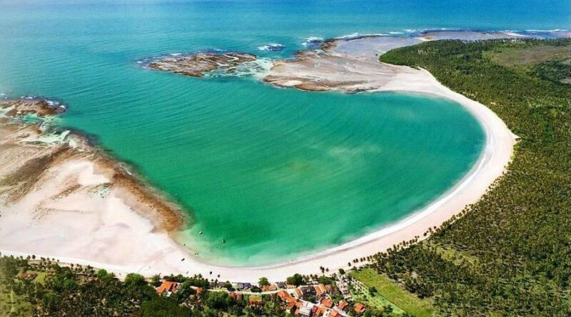 Praia de Garapuá na Ilha de Tinharé Praia de Garapuá na Ilha de Tinharé