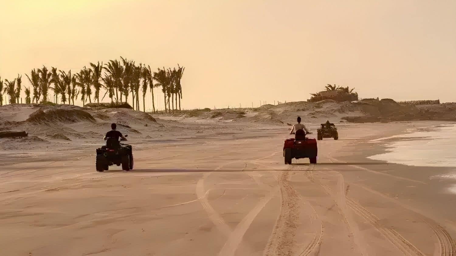 Aventura no pôr do sol de Fortim - passeios de bugue ou quadriciclo Aventura no pôr do sol de Fortim - passeios de bugue ou quadriciclo
