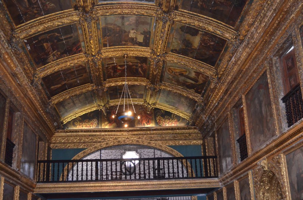 Pinturas no interior da Capela Dourada