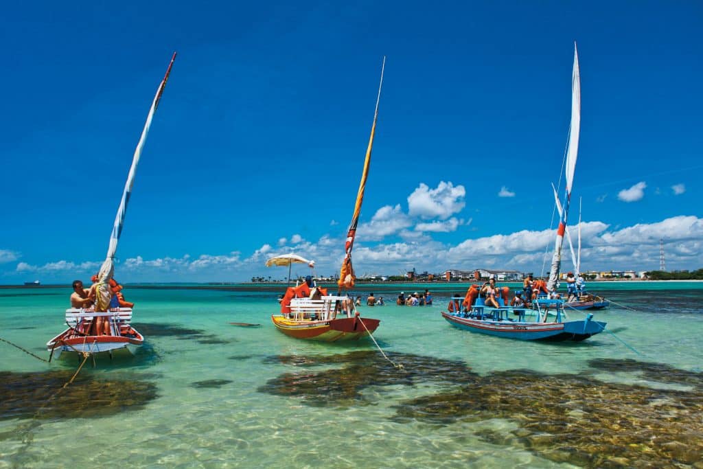 Maceió - Jangadas para passeios turísticos na Praia de Pajuçara. Maceió - Jangadas para passeios turísticos na Praia de Pajuçara.