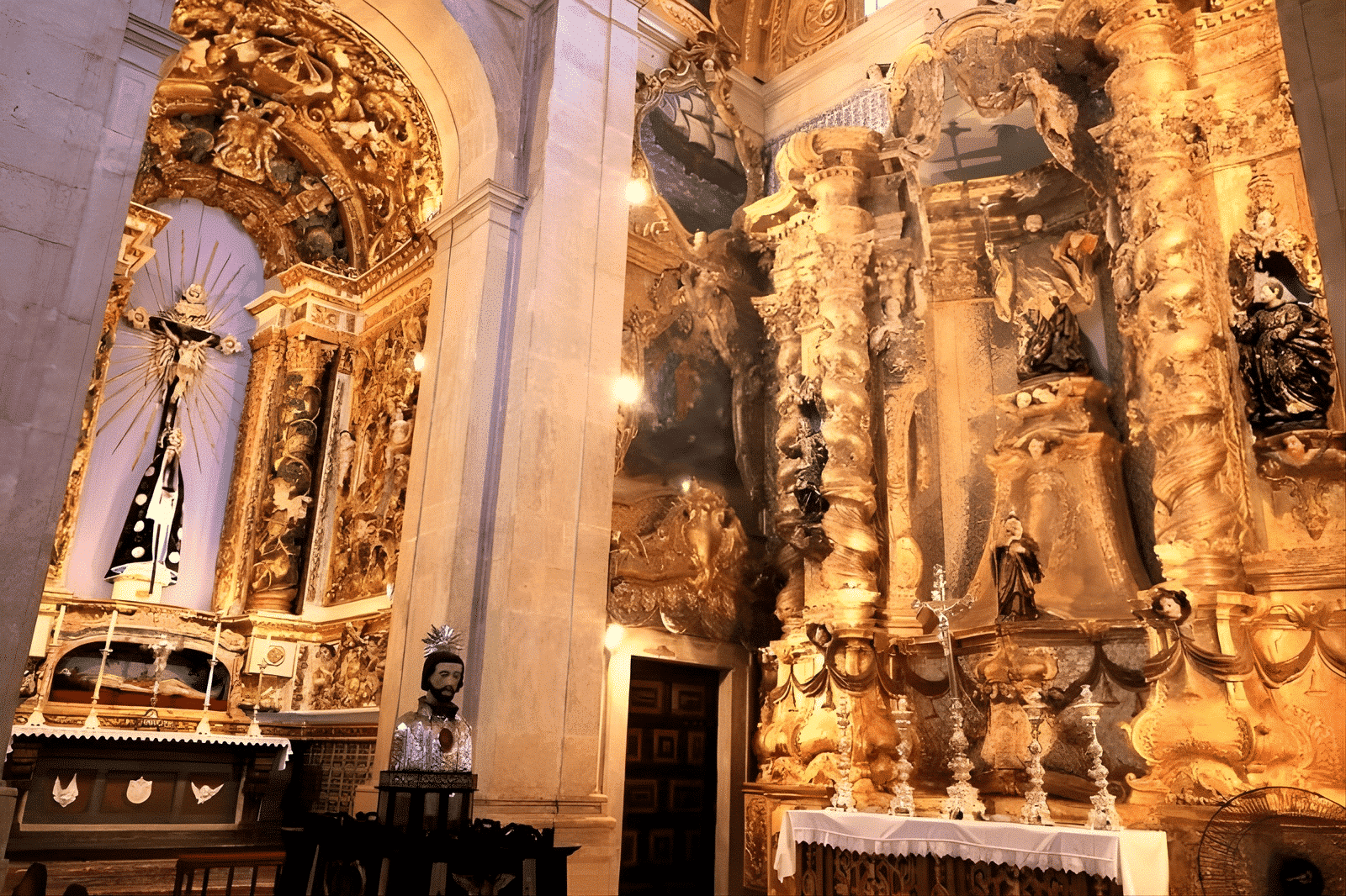 Capela do lado direito do altar-mor - Catedral Basílica de Salvador Capela do lado direito do altar-mor - Catedral Basílica de Salvador