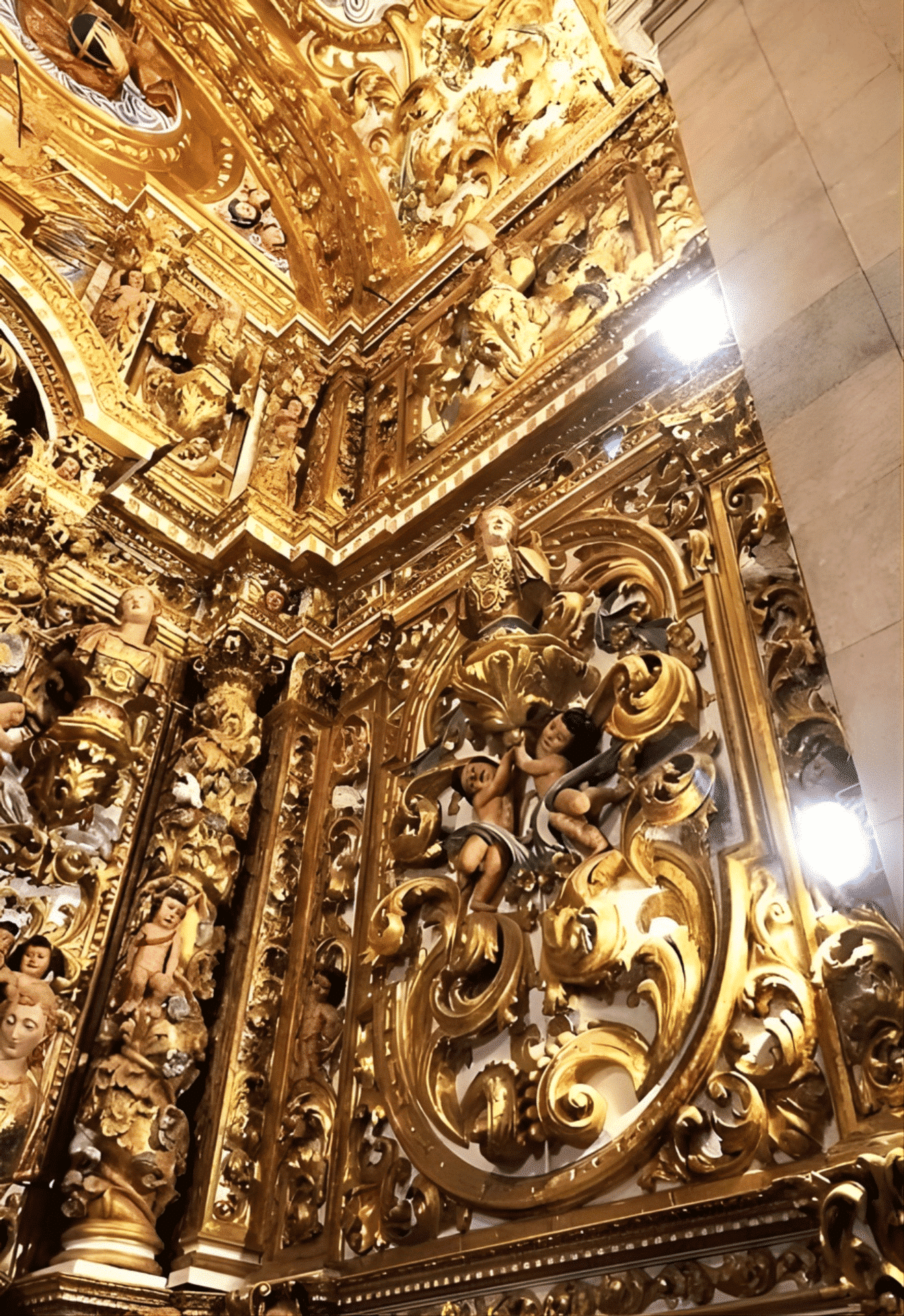 Detalhes dos altares e o interior da Catedral Basílica de Salvador BA Detalhes dos altares e o interior da Catedral Basílica de Salvador BA