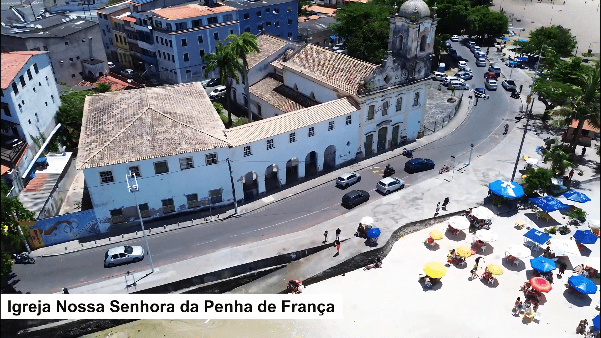 Igreja de Nossa Senhora da Penha de França fica próxima à orla e à Praia da Ribeira Igreja de Nossa Senhora da Penha de França fica próxima à orla e à Praia da Ribeira