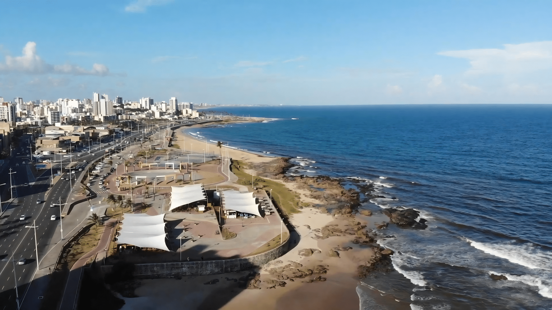 Praia Jardim dos Namorados em Salvador Praia Jardim dos Namorados em Salvador