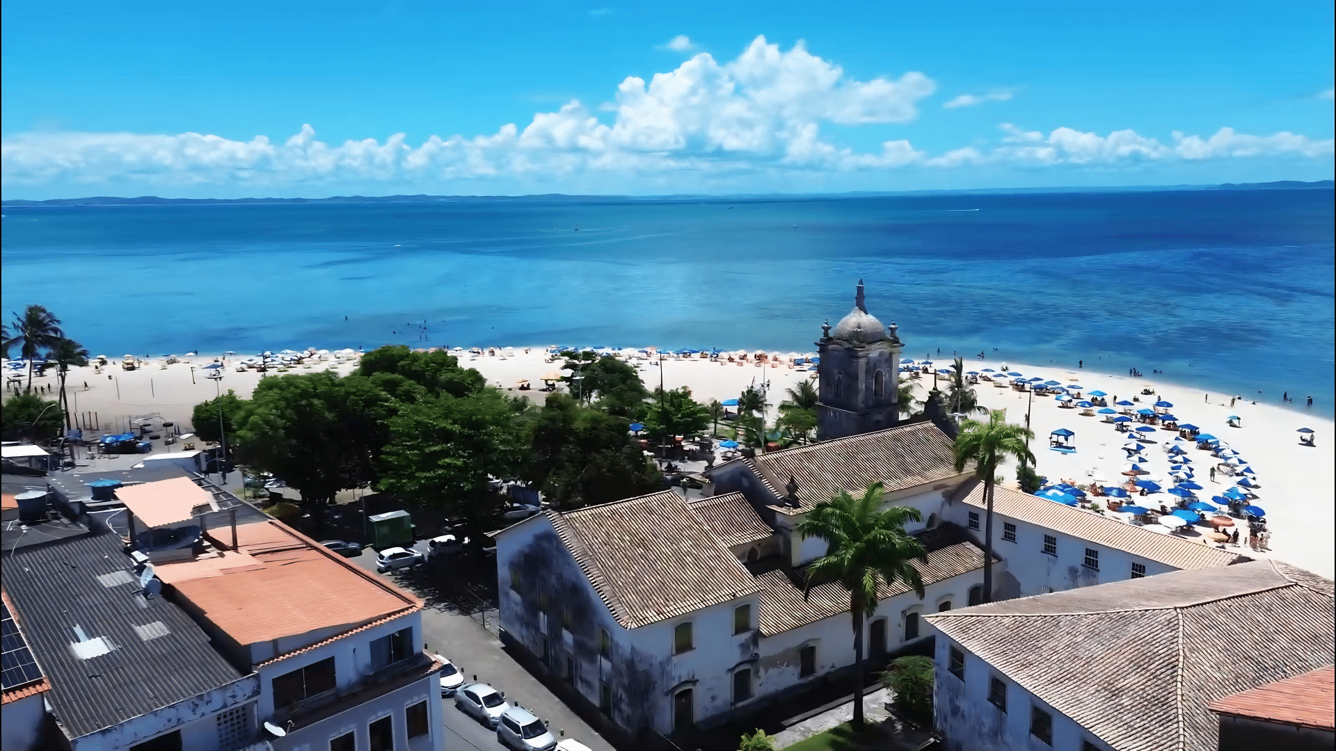 Praia da Ribeira em Salvador da Bahia Praia da Ribeira em Salvador da Bahia