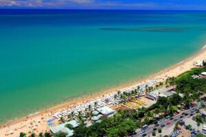 Praia de Taperapuã em Porto Seguro na Bahia