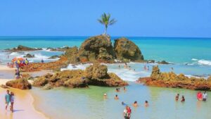 praia de Tambaba na Paraíba