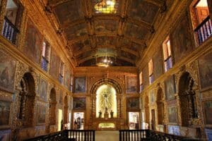 Interior da Capela Dourada em Recife