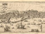 Vista panorâmica de Lisboa com as cidadelas romana e moura nas colinas ao fundo. Durante o século XVI, Lisboa alcançou grande riqueza com o estabelecimento do império marítimo português para a África, a Índia e o Extremo Oriente.